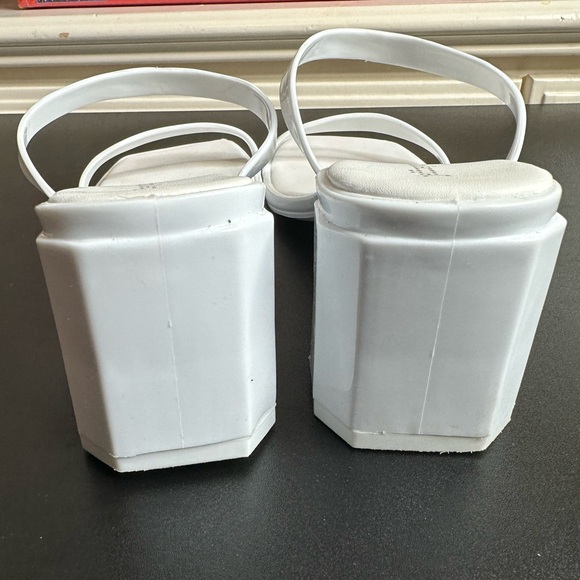 Jeffery Campbell white size 7 chunky heeled sandal. Excellent condition. - Picture 4 of 10